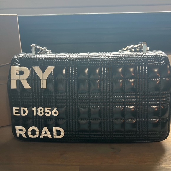 Burberry Small Horseferry Print
Quilted Lola Bag - Picture 5 of 14